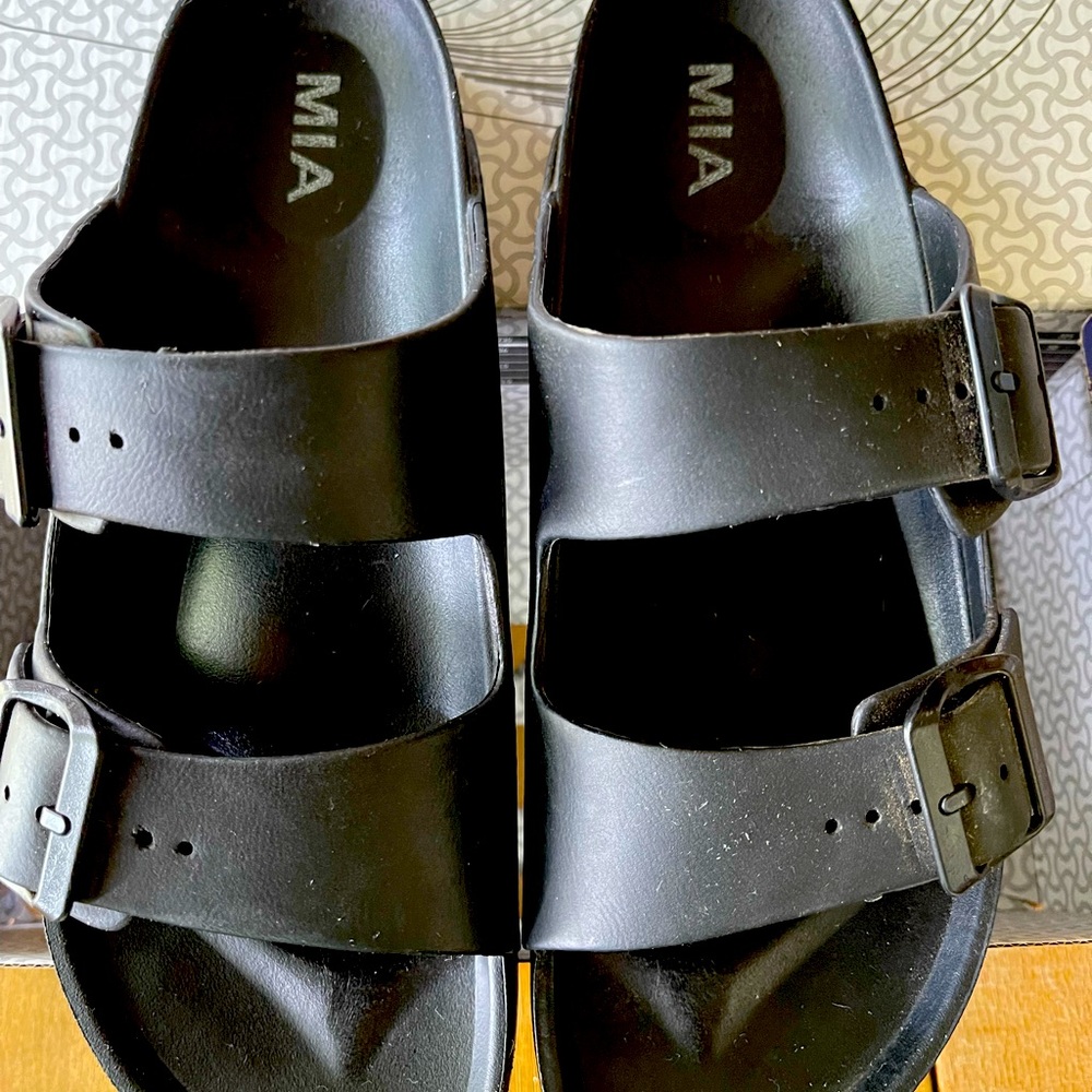 Mia , EVA, size 9/40 Reg Width